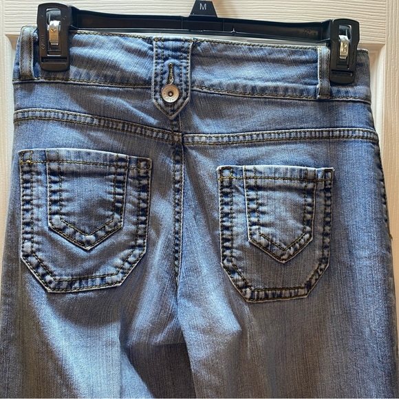 LEI | Sophia Hiphugger Flare Denim Jeans, Size 5 Juniors - Picture 4 of 5